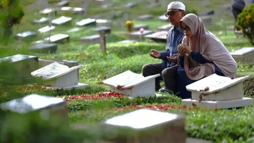 Doa Ziarah Kubur Orang Tua